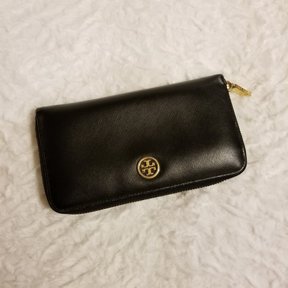 SOLD!!! Tory Burch Robinson Wallet